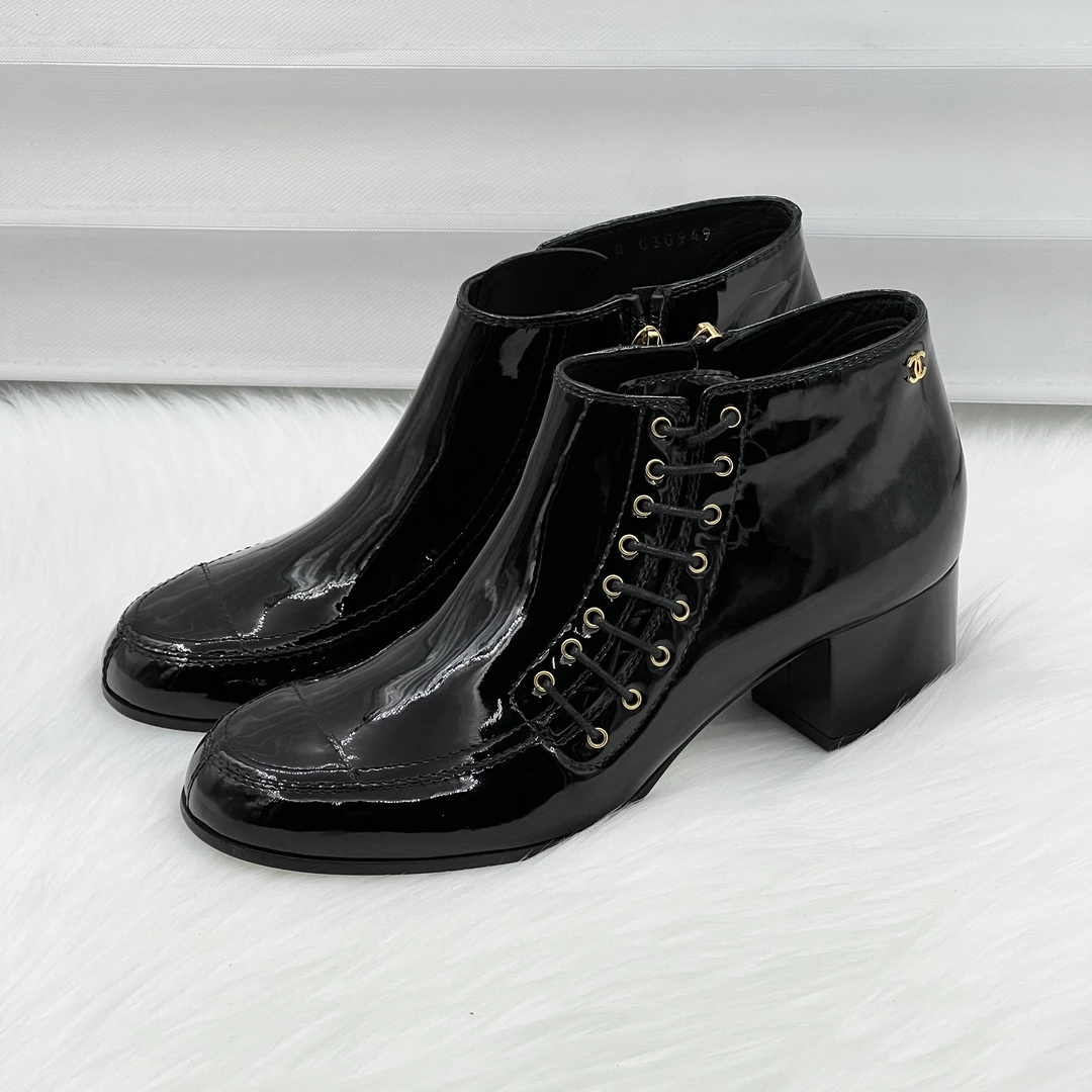 99新 Chanel/香奈儿 漆皮绑带双c饰扣短靴 38.5码 公价9k j1040