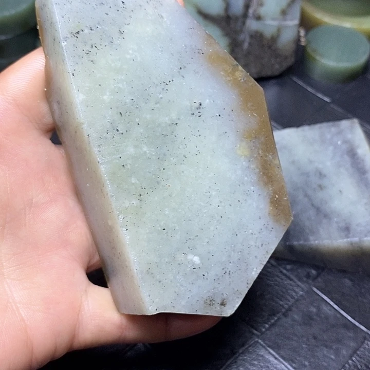 和田玉毛料未镶嵌