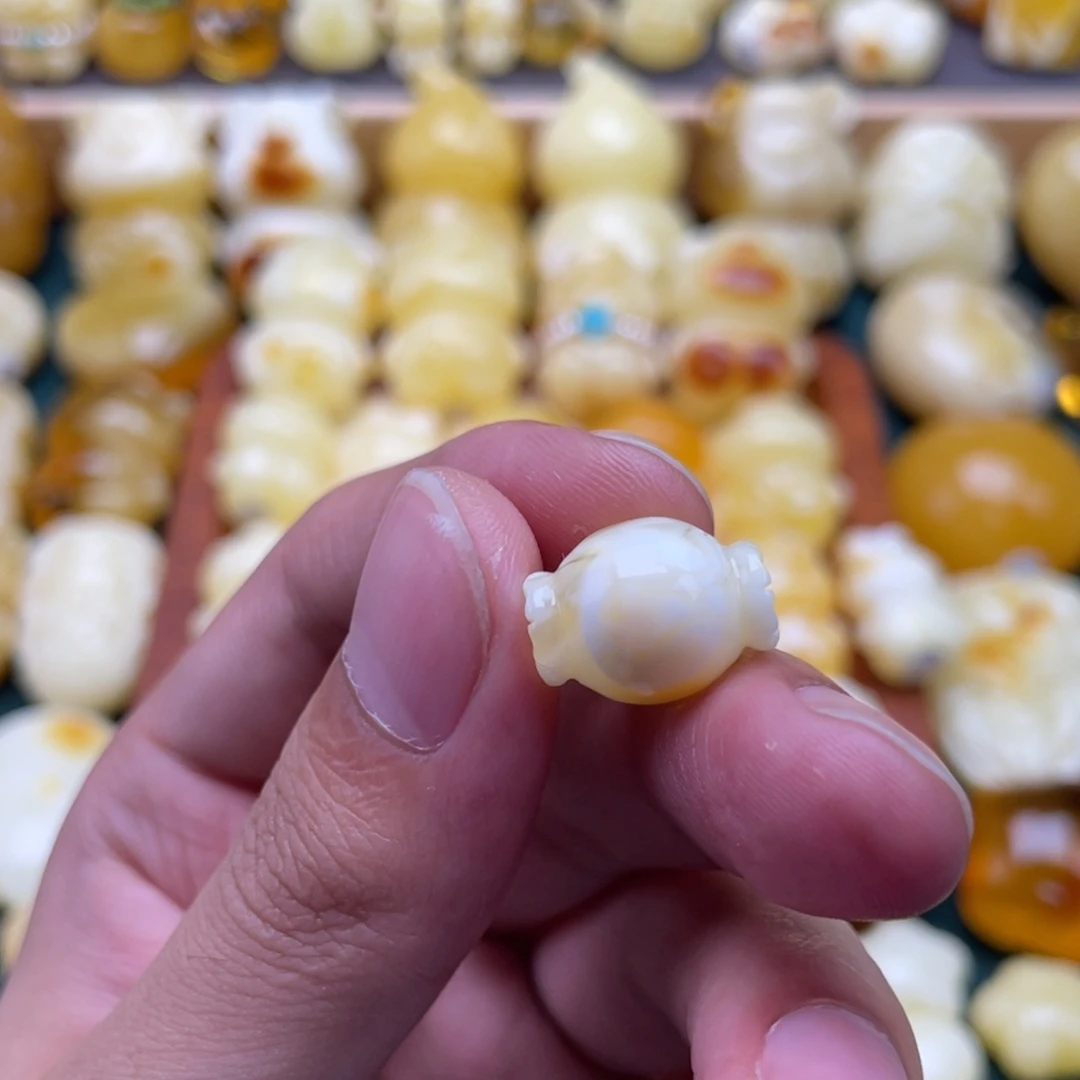 喂***糖琥珀未镶嵌裸石蜜蜡