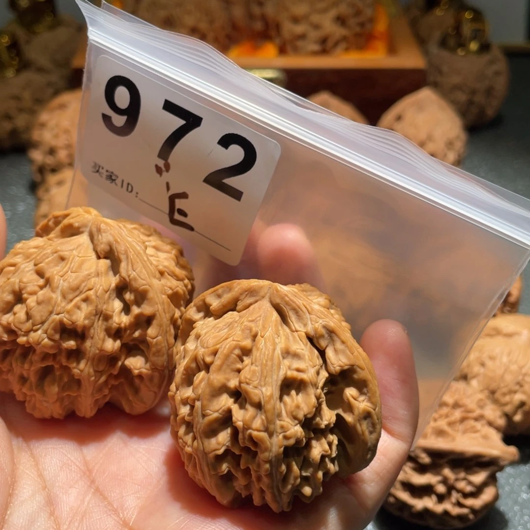 文玩核桃把件京**赵白狮子