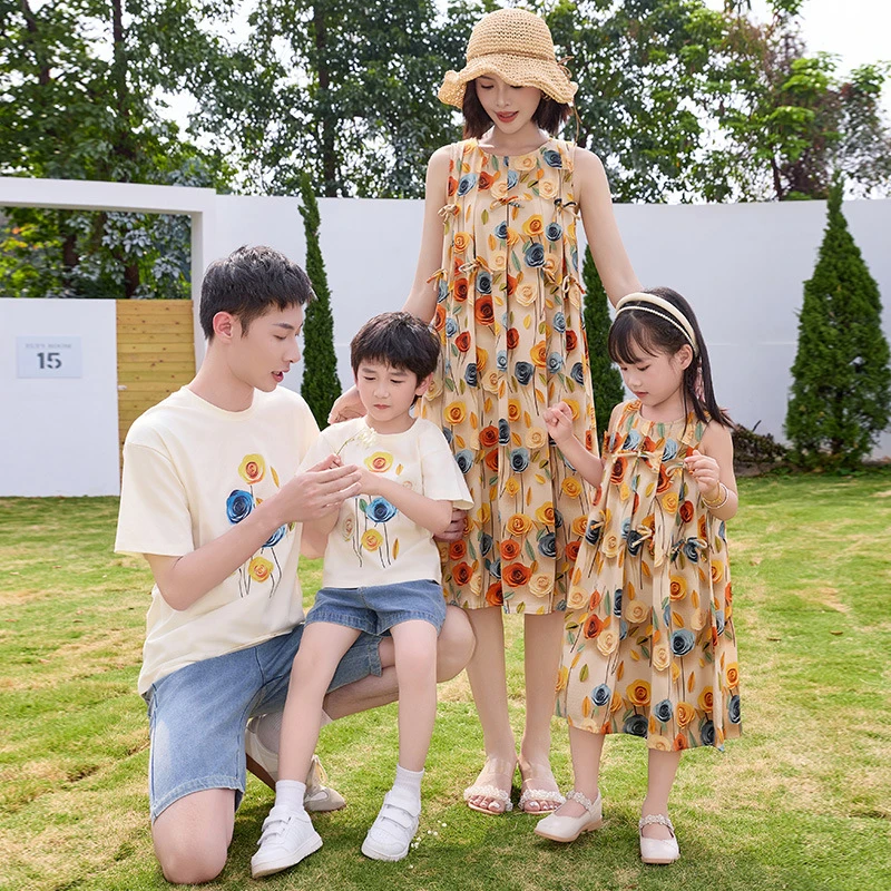 母女亲子装2025新款连衣裙爆款炸街亲子装一家三口不一样的全家装