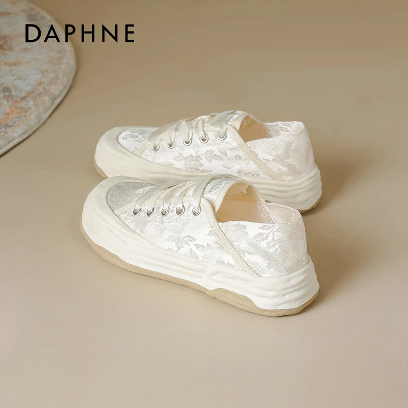 达芙妮小白鞋女款2025爆款秋季时尚女鞋子厚底帆布鞋百搭休闲板鞋
