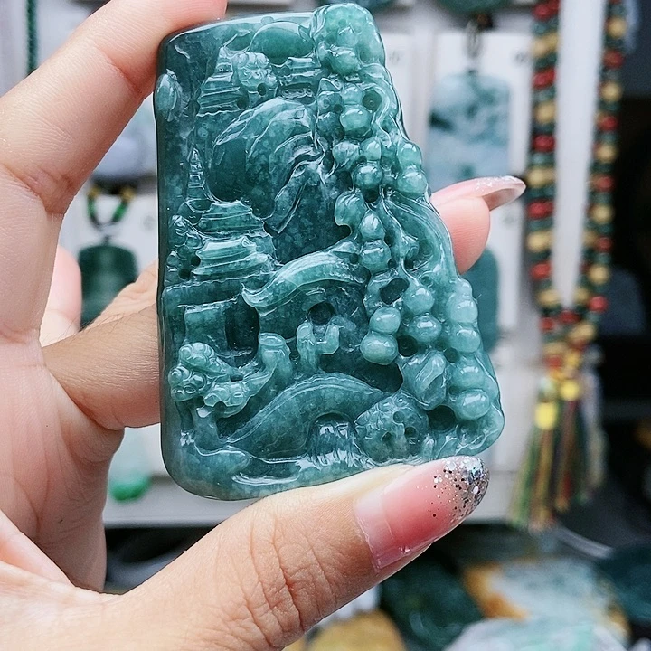颈饰足铂镶嵌翡翠翡翠