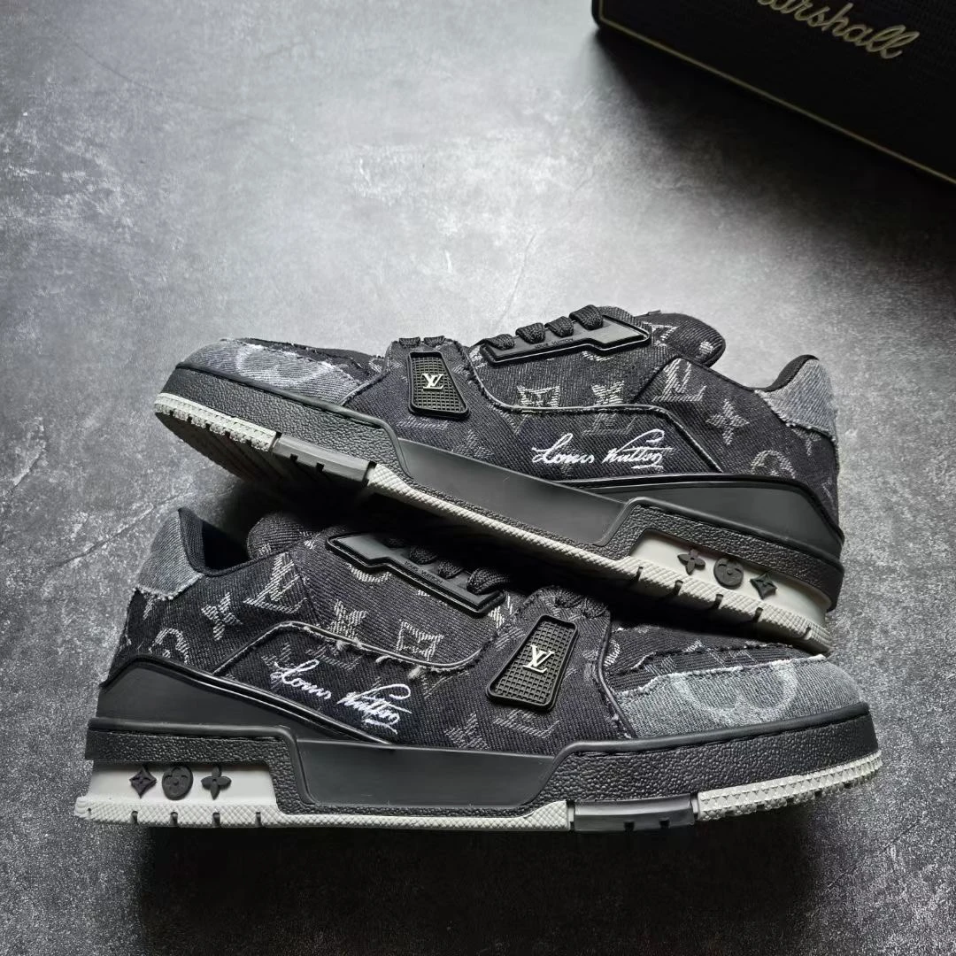 99新 LouisVuitton/路易威登 42码 TRAINER 黑灰牛仔布 鞋
