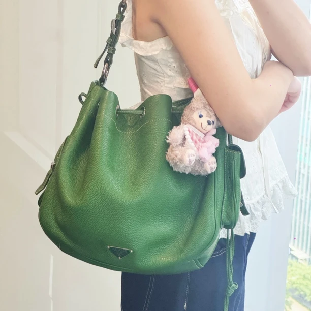 95新 Prada/普拉达 三角标抽绳单肩包