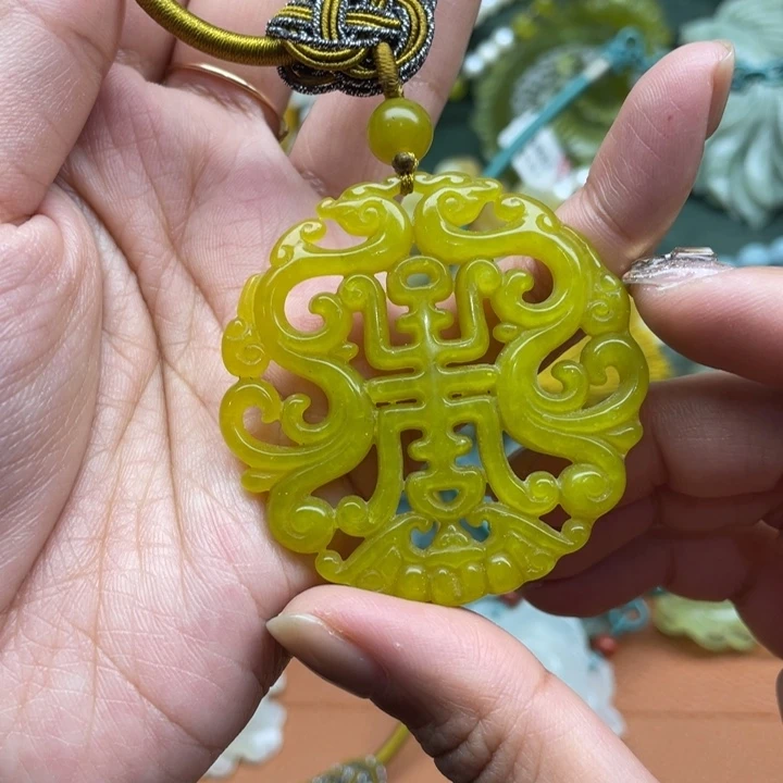 蛇纹石玉吊坠合金