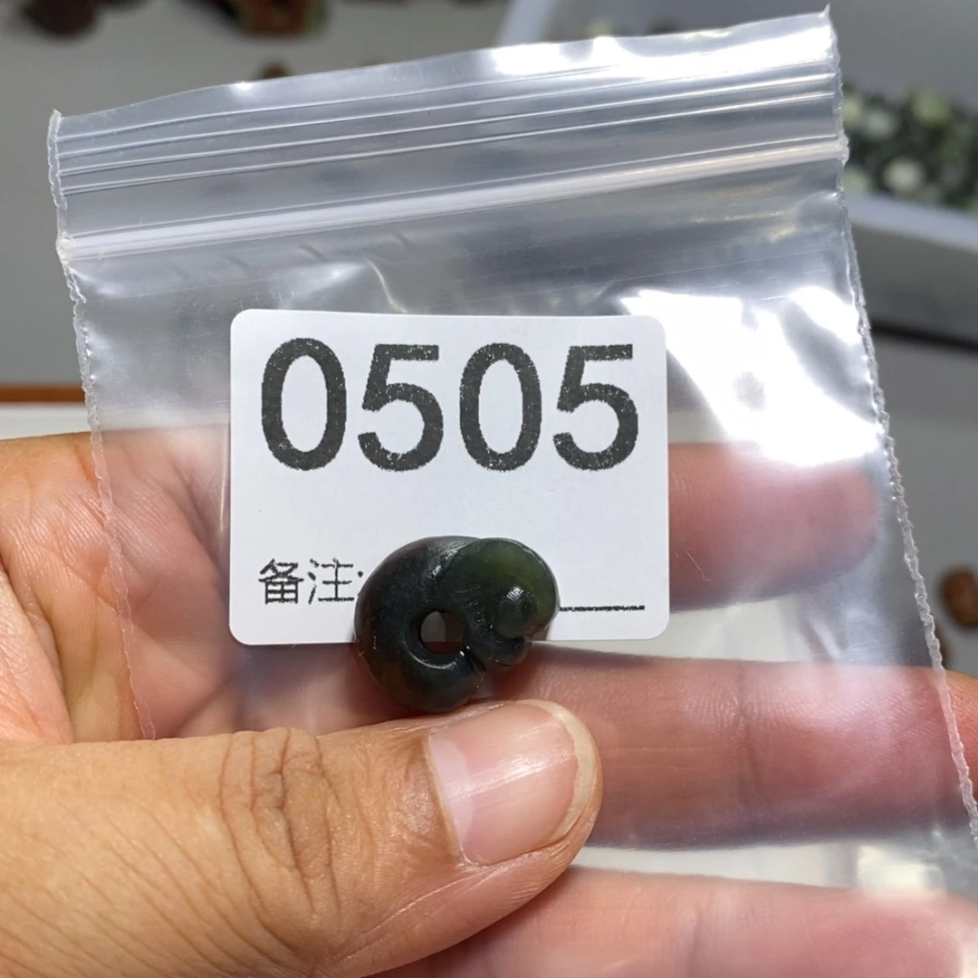 颈饰未镶嵌透闪石质玉睡****包