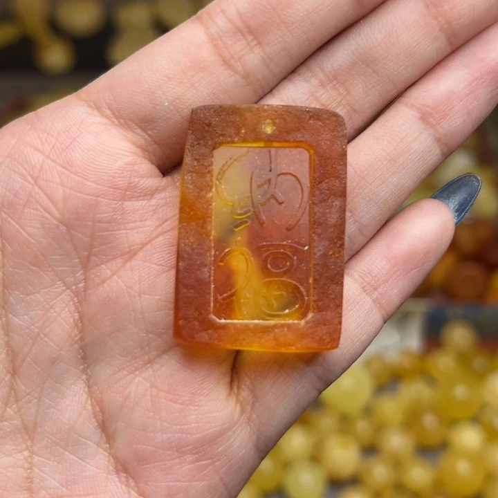 蜜蜡未镶嵌珠宝奇石196-原矿原皮原色吊坠