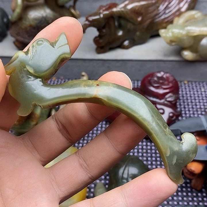 未镶嵌蛇纹石玉颈饰