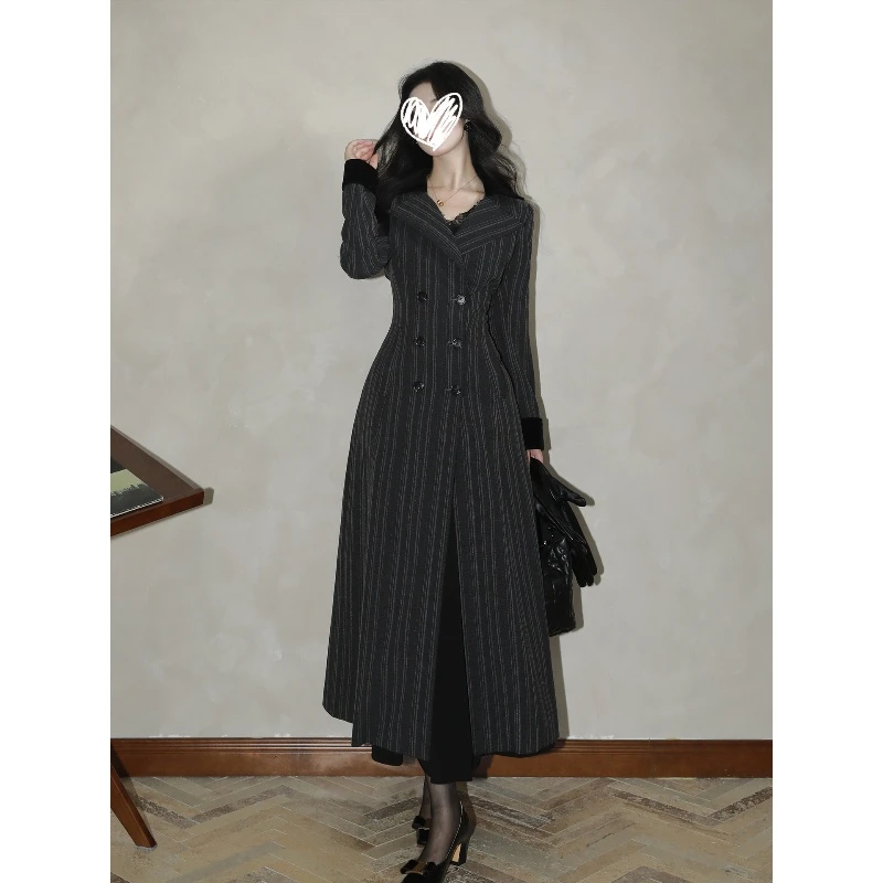 伯爵夫人条纹拼接丝绒风衣外套双排扣收腰长款长袖大衣女冬00905