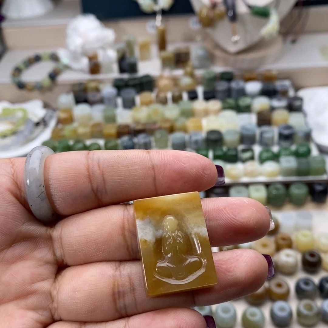 和田玉未镶嵌颈饰微瑕