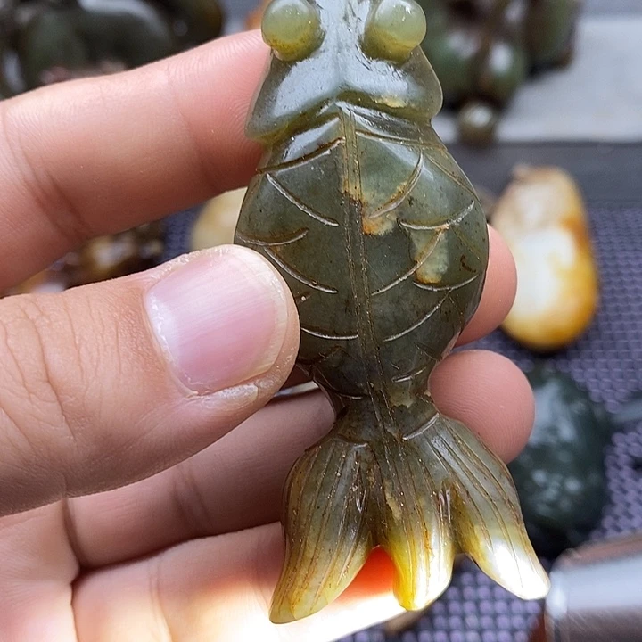 未镶嵌蛇纹石玉颈饰