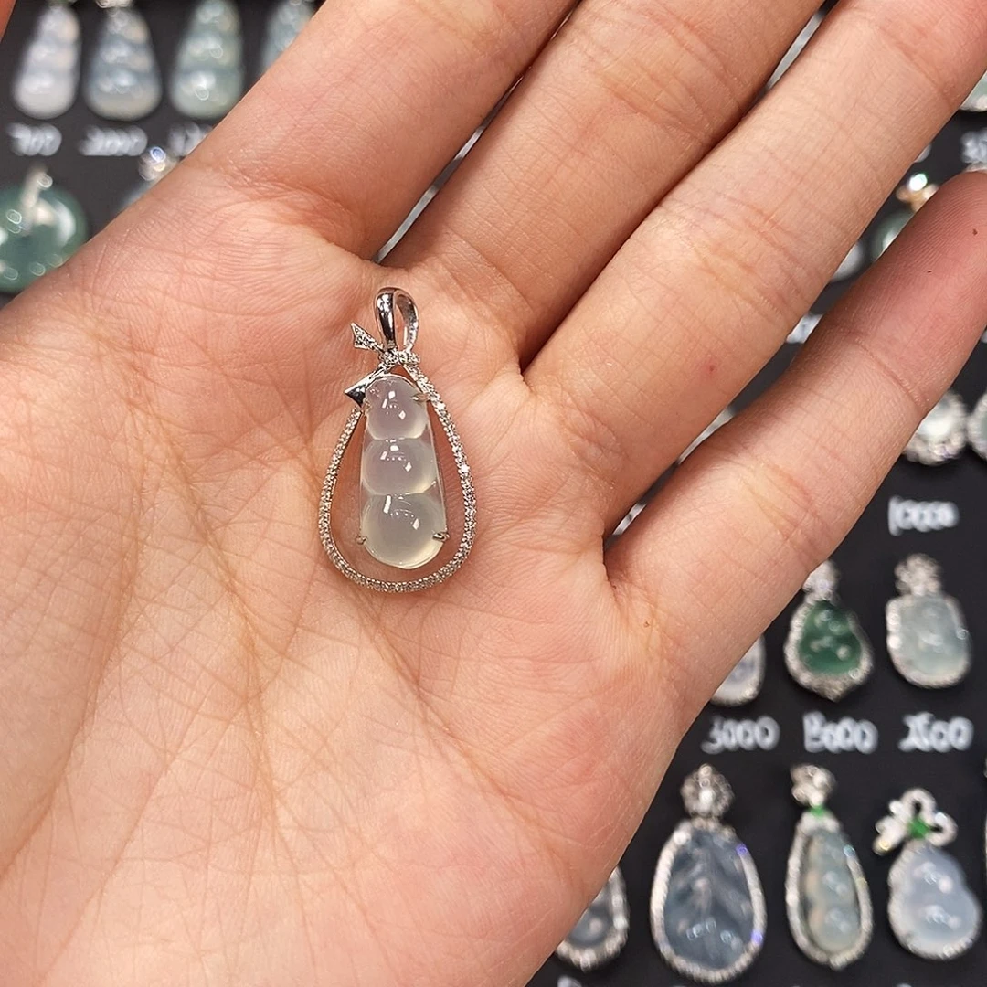 翡翠18K金镶嵌颈饰