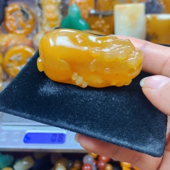 石英质玉(黄龙玉)未镶嵌颈饰