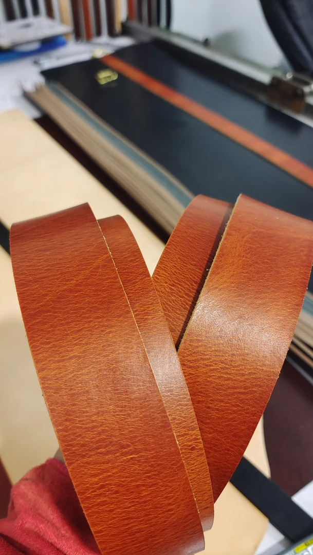 无扣头油蜡头层牛皮皮带，无封边，