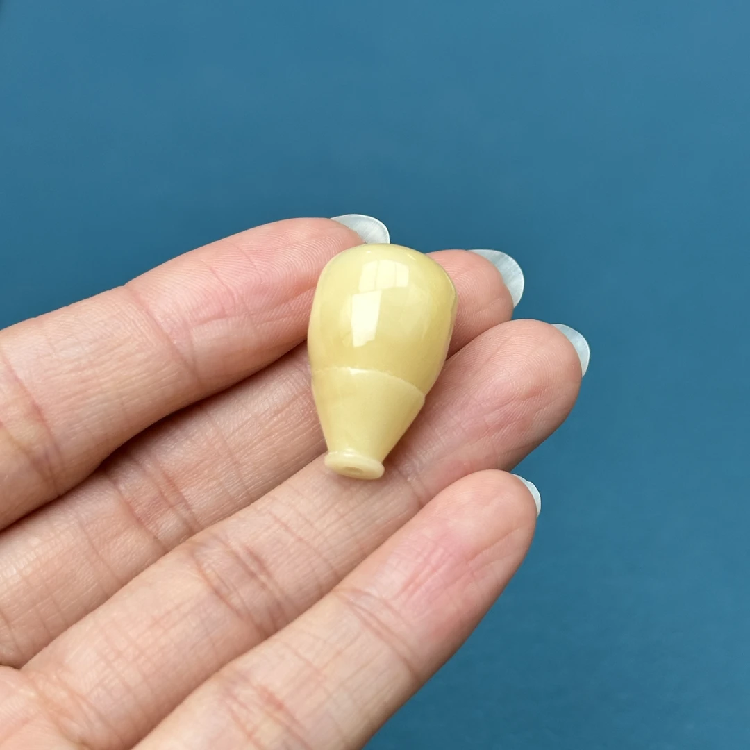 Z1089天然原矿蜜蜡 鸡油黄白花三通 14*23.3mm抖音基地质检发货