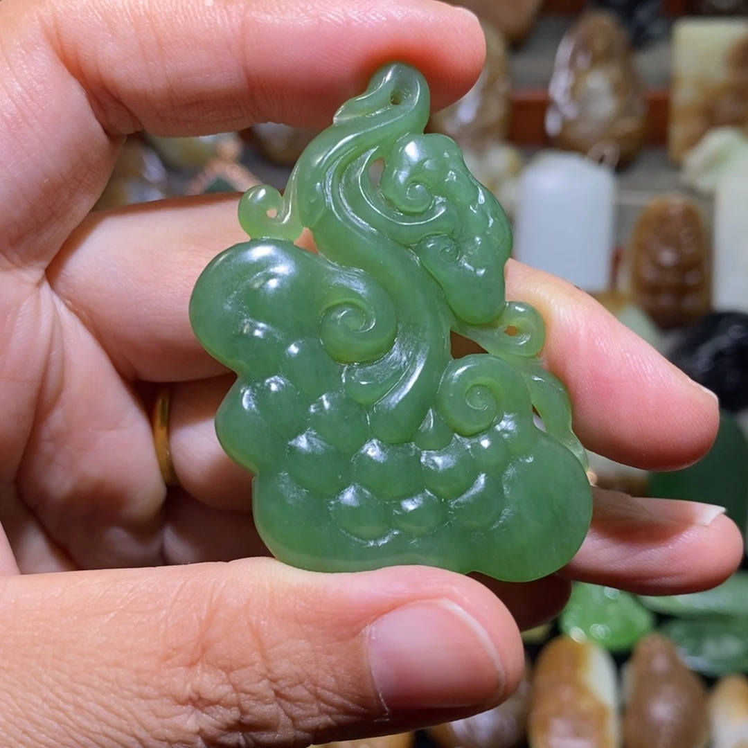 颈饰未镶嵌和田玉（碧玉）如意挂件