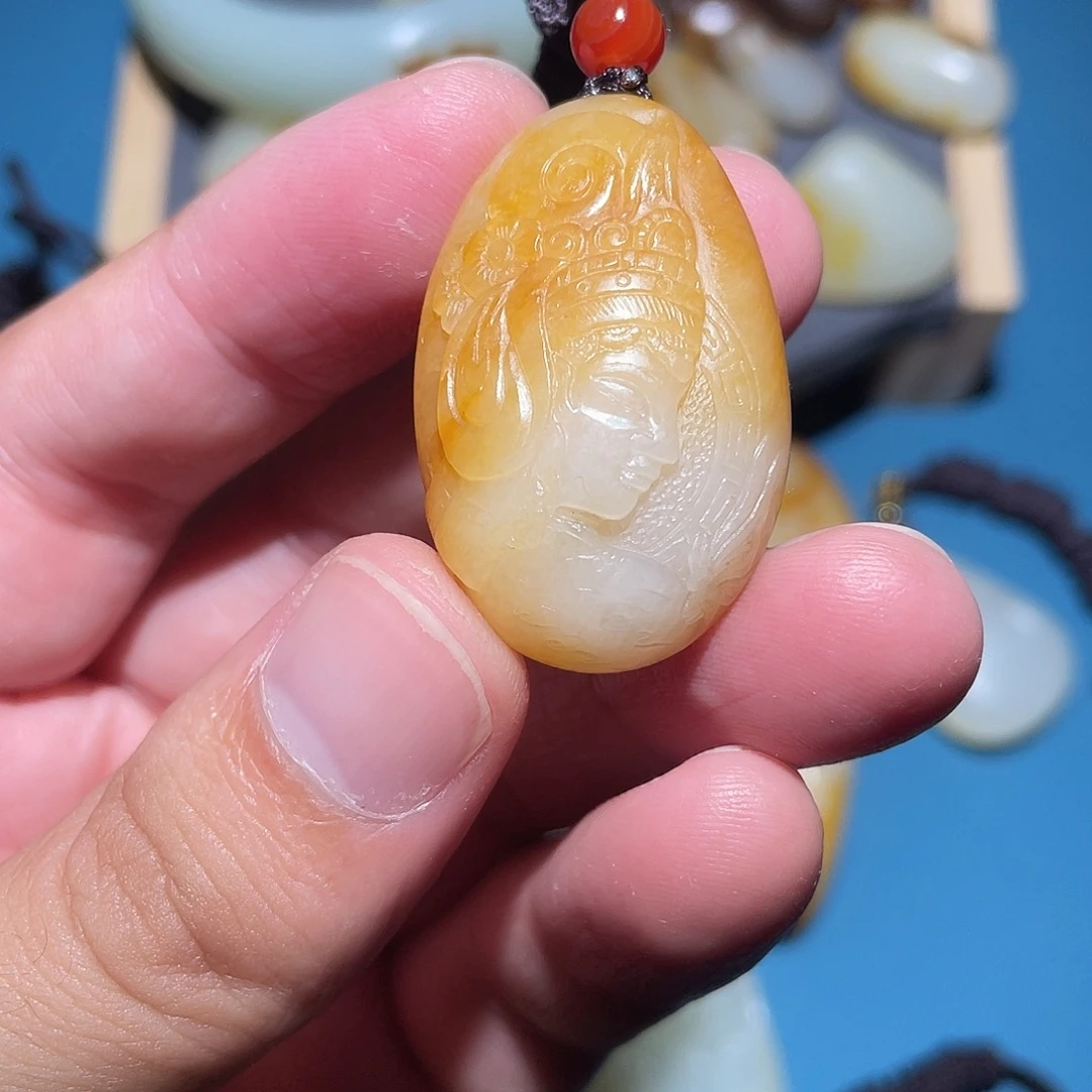 和田玉未镶嵌车挂