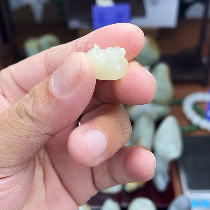 不***寸和田玉未镶嵌颈饰