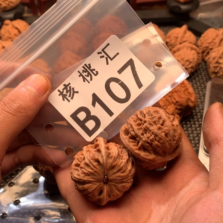 青***城吊坠文玩核桃黑马