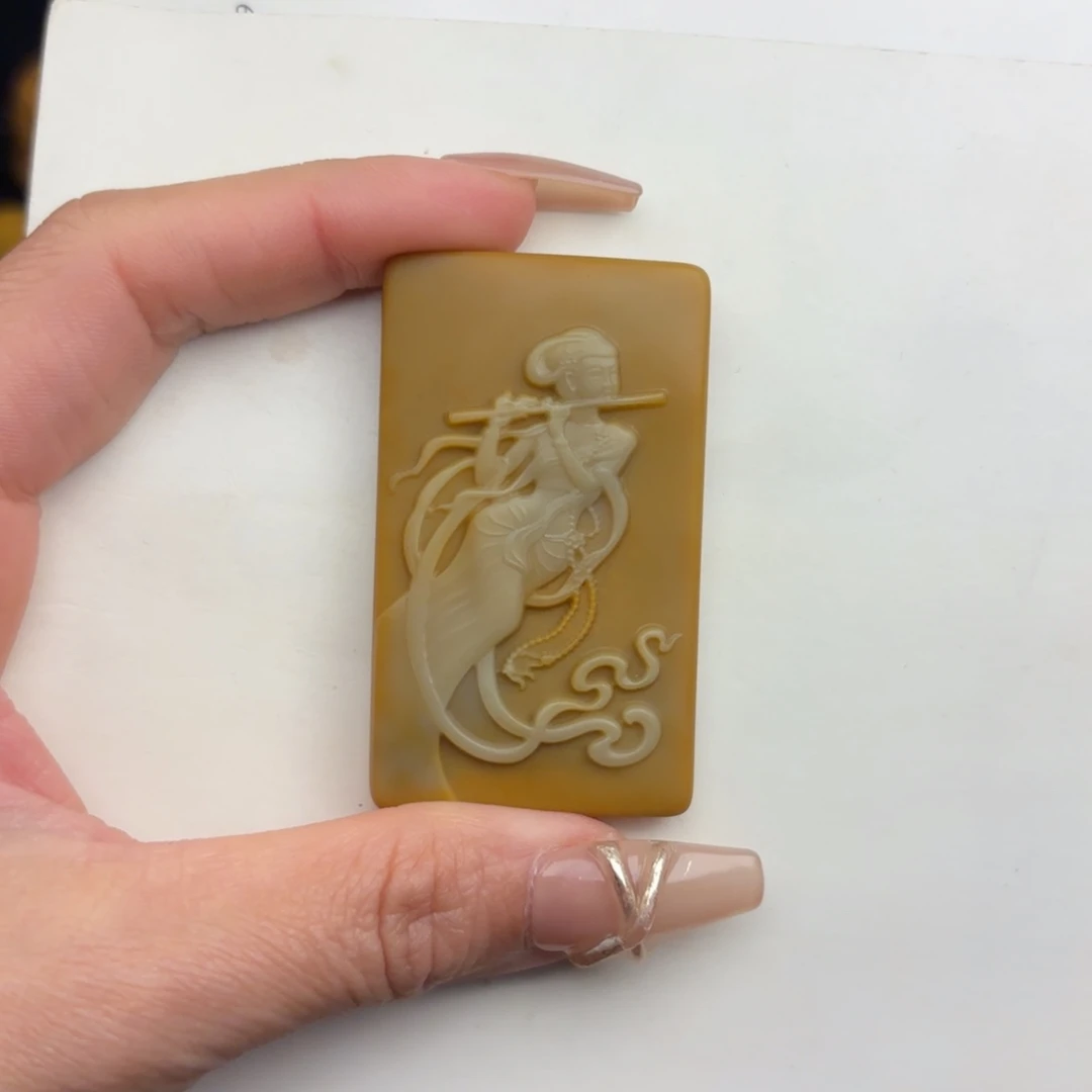 ༺***༻石英质玉未镶嵌黄蜡石挂件