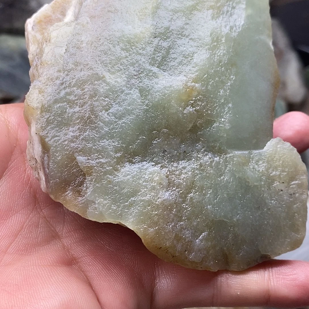 和田玉（糖玉）未镶嵌珠宝奇石辉**光
