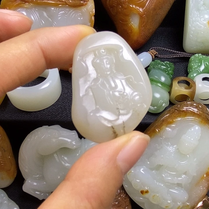 和田玉未镶嵌颈饰