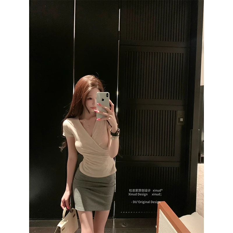 杜总家 瘦瘦心机T*原创美女气质纯欲褶皱v领t恤修身显瘦韩国上衣