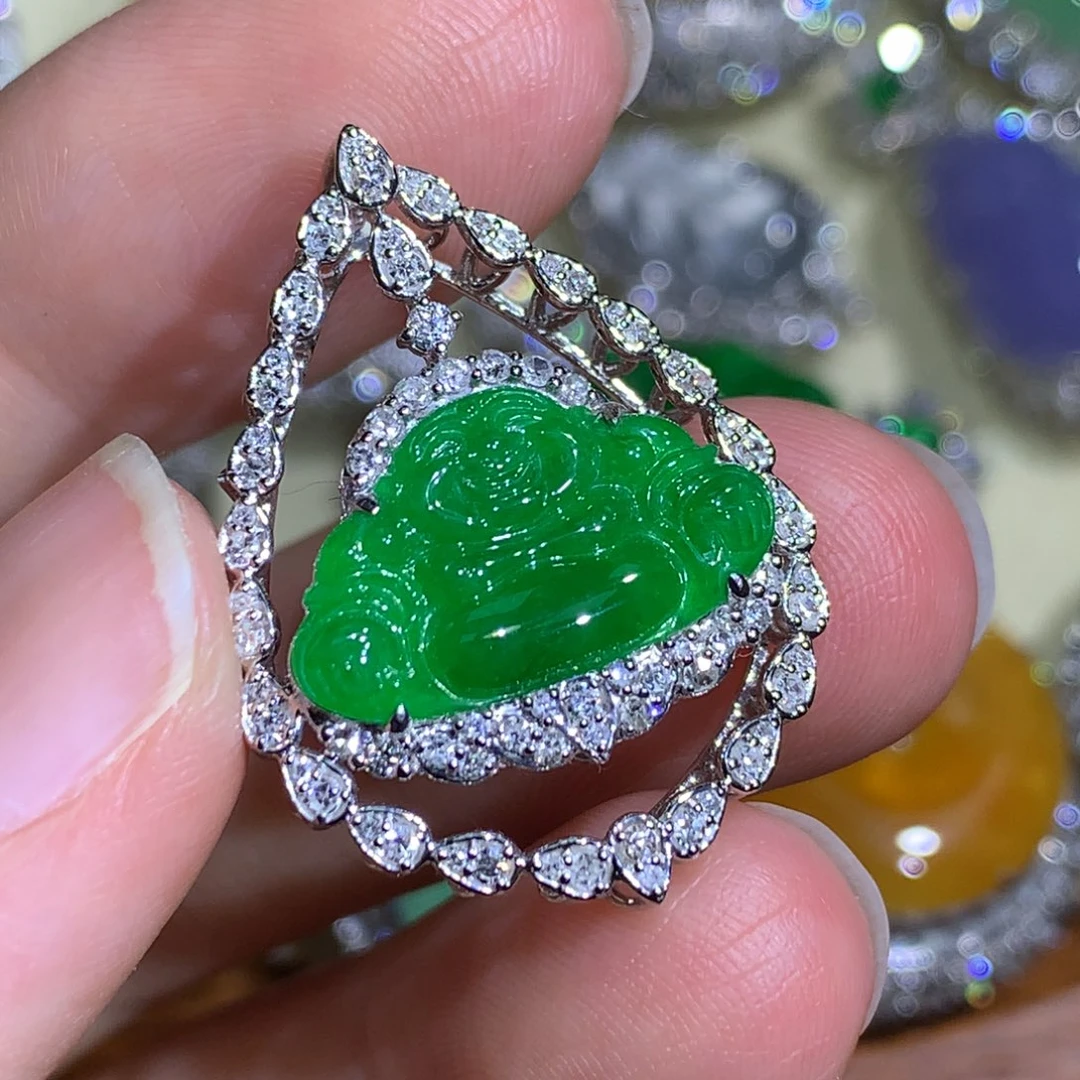 翡翠颈饰18K金镶嵌佛