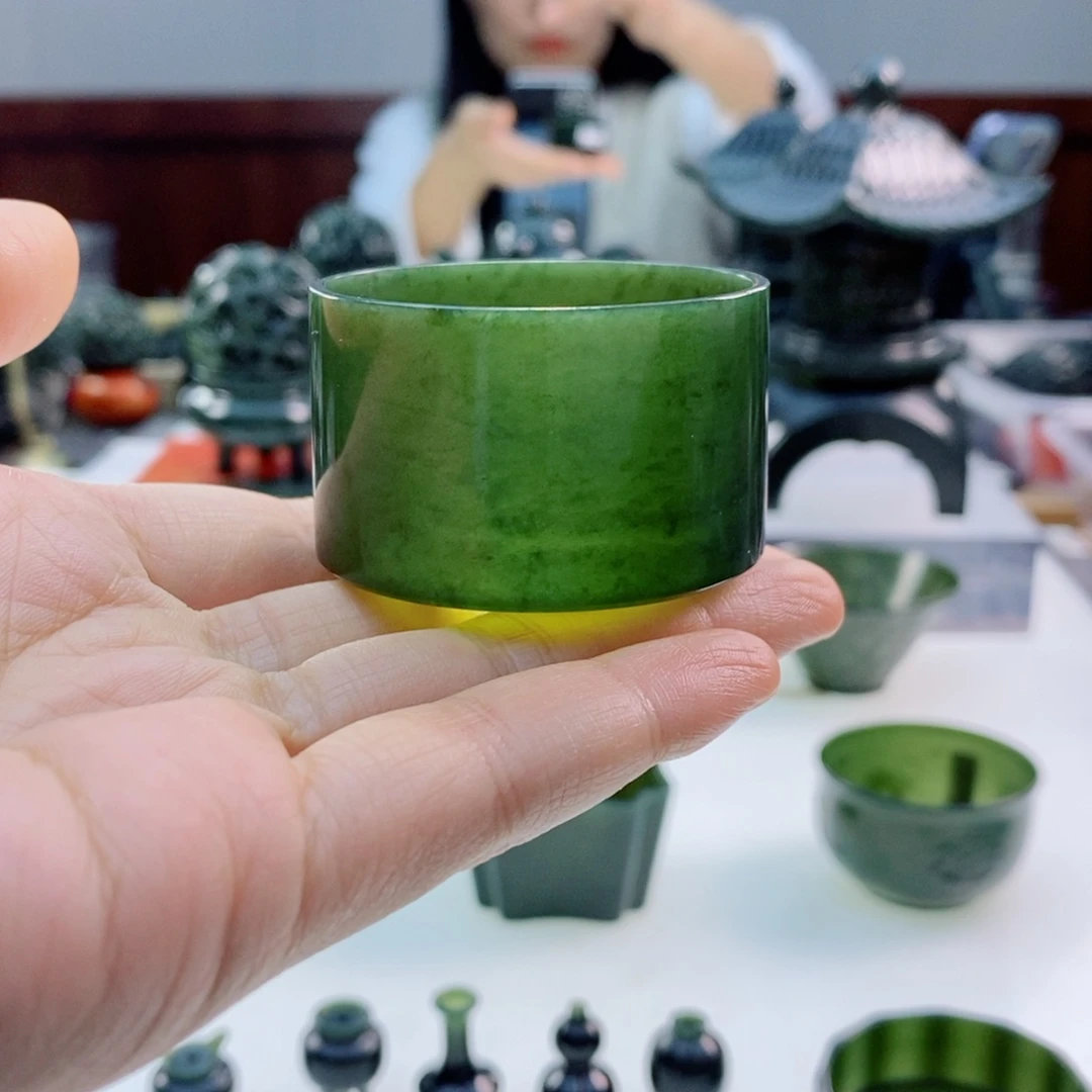 未镶嵌和田玉（青玉）摆件微微