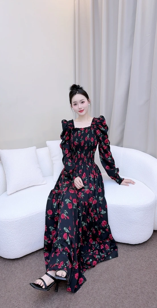 2025年新款时尚收腰温柔印花甜美温柔法式方领一字肩连衣裙