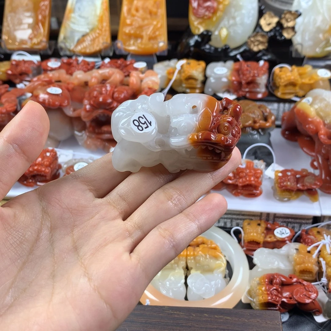 石英质玉（黄龙玉）未镶嵌挂件