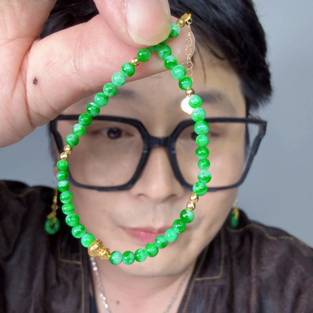 翡翠18K金镶嵌颈饰一件