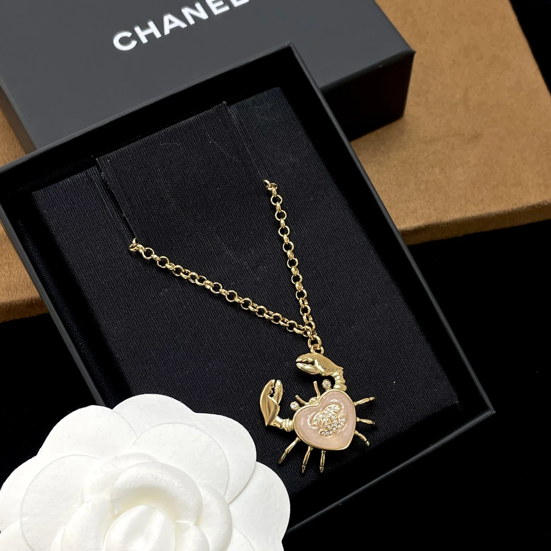 95新 Chanel/香奈儿 25C粉琉璃爱心满钻双C小螃蟹吊坠项链2502048