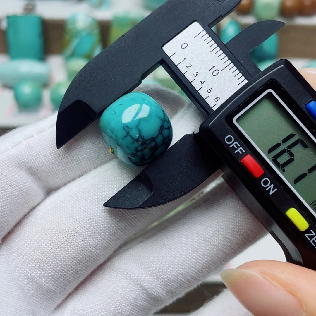 绿松石未镶嵌摆件