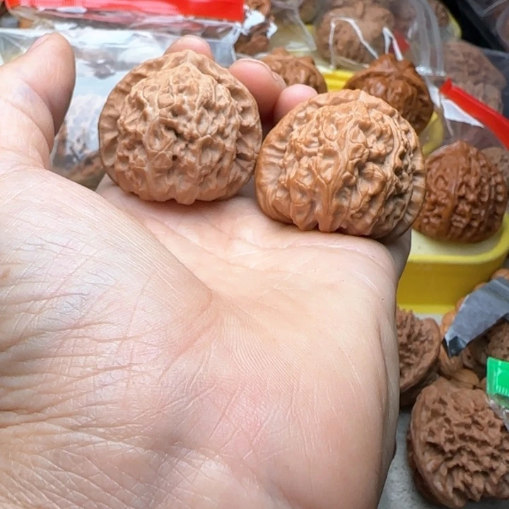 文玩核桃吊坠两*40球白