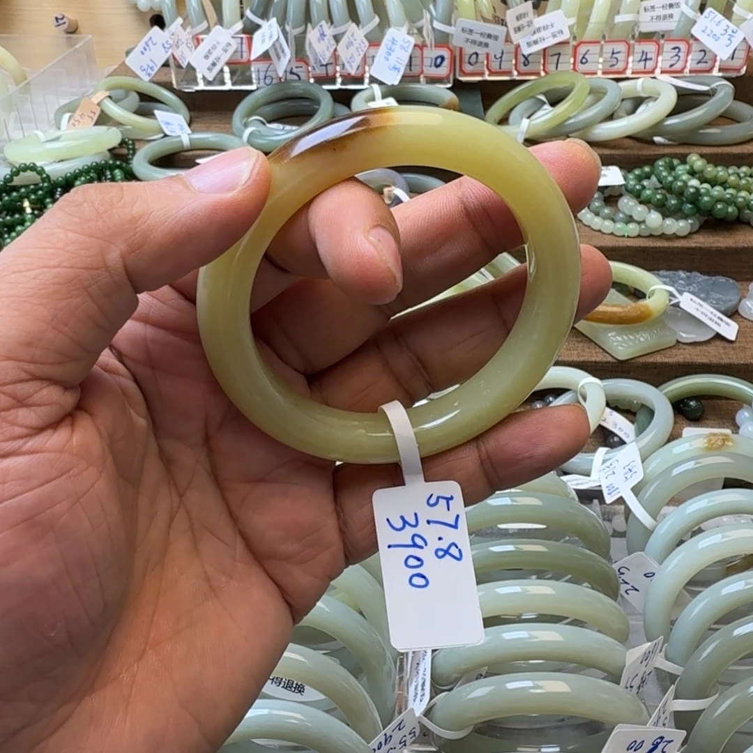 和田玉未镶嵌手镯