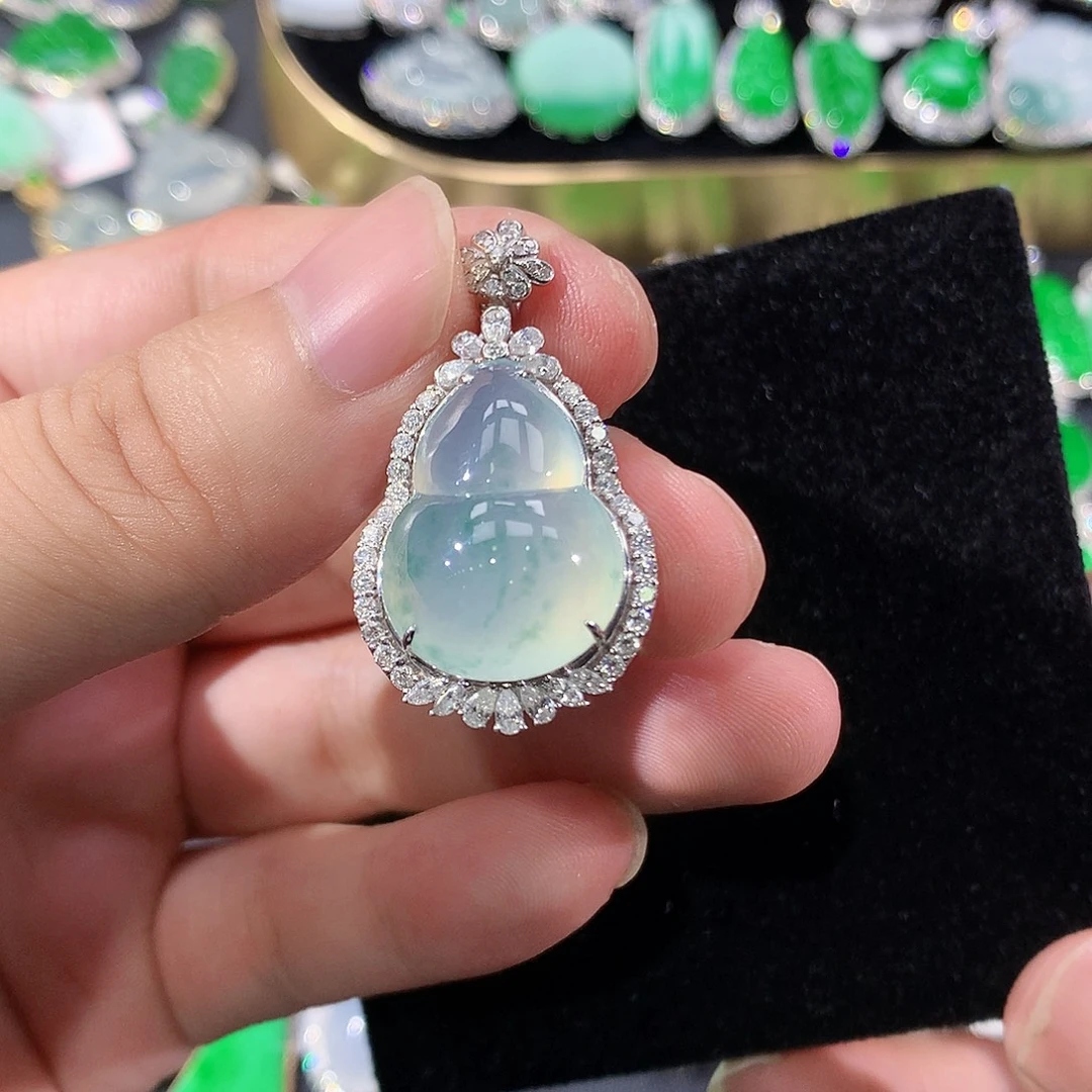 翡翠18K金镶嵌颈饰