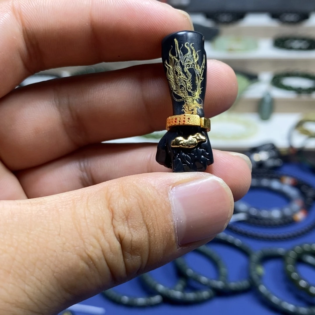 和田玉（墨玉）未镶嵌颈饰