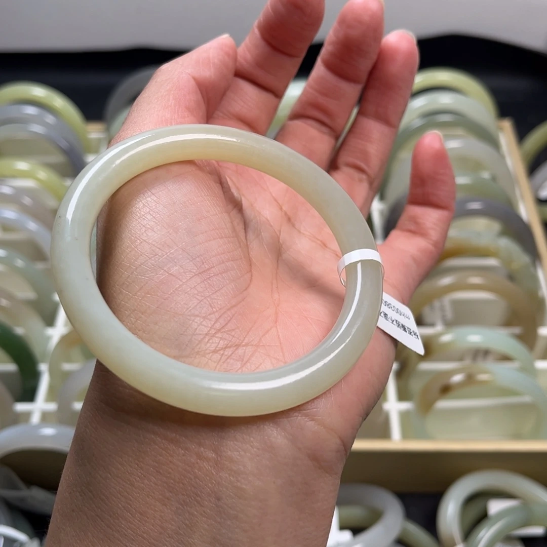 和田玉未镶嵌手镯58圈