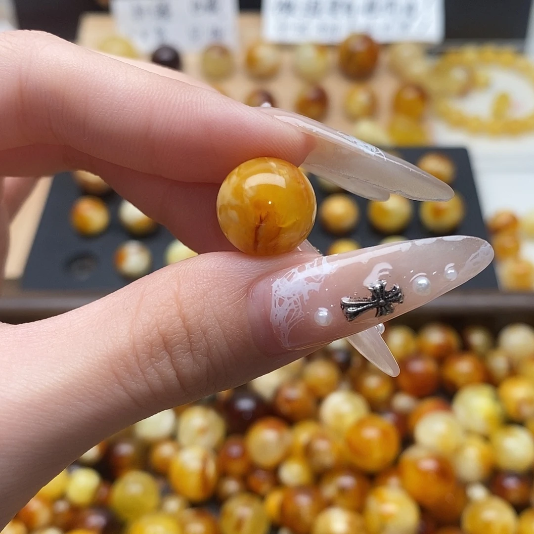 熏***草蜜蜡未镶嵌裸石蜜蜡