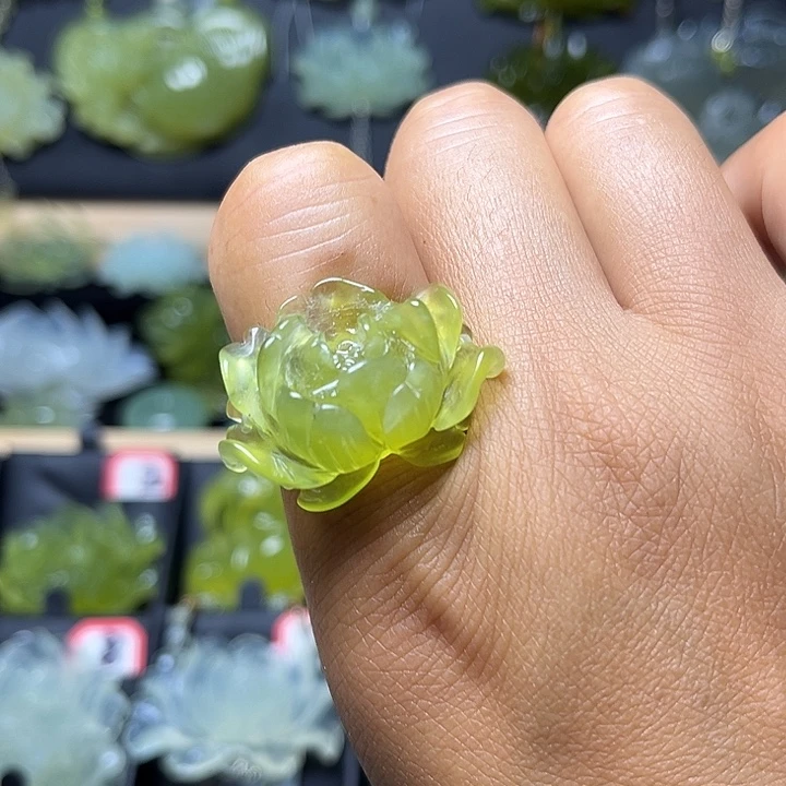 未镶嵌蛇纹石玉颈饰