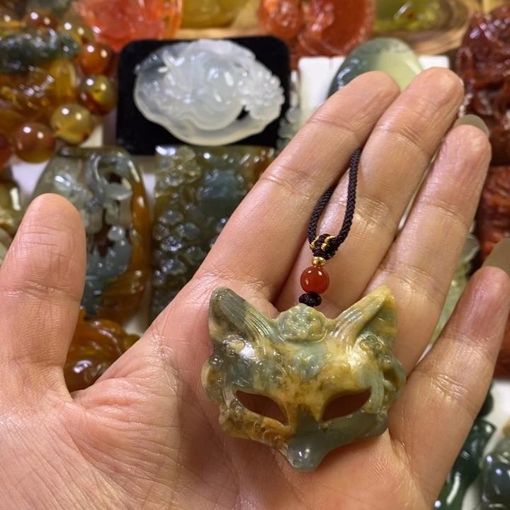 蛇纹石玉未镶嵌颈饰