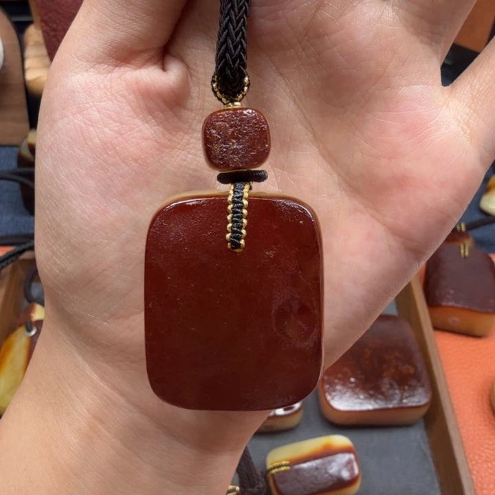 蜜蜡未镶嵌吊坠(赠链)