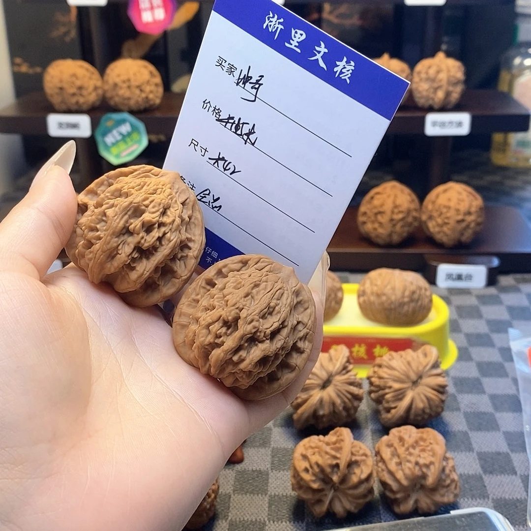核桃把件坤*全品麦穗虎头卡42白茬