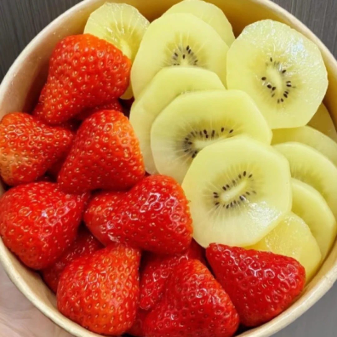 《新鲜果切》奶莓➕猕猴桃