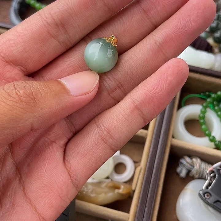 颈饰未镶嵌和田玉（糖玉）