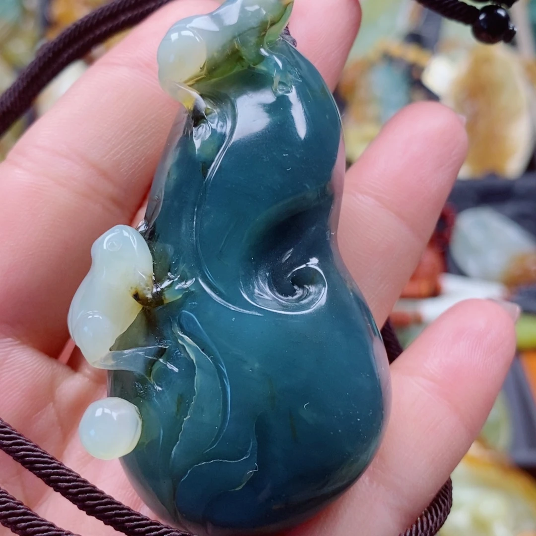 蛇纹石玉未镶嵌颈饰