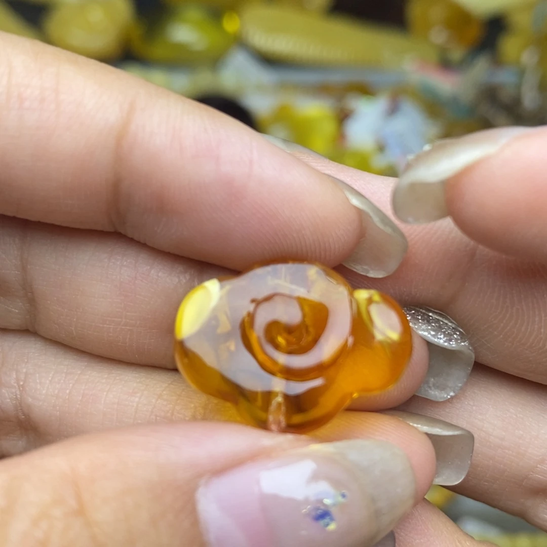 未镶嵌琥珀珠宝奇石