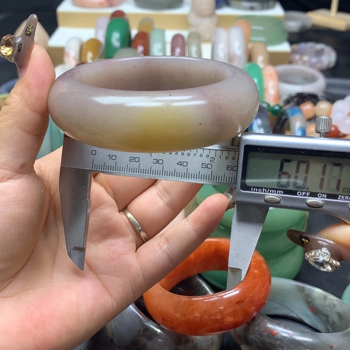 未镶嵌手镯石英质玉